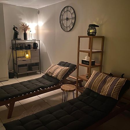 Le Petit Studio De L'Espace Bien Etre Libin Экстерьер фото