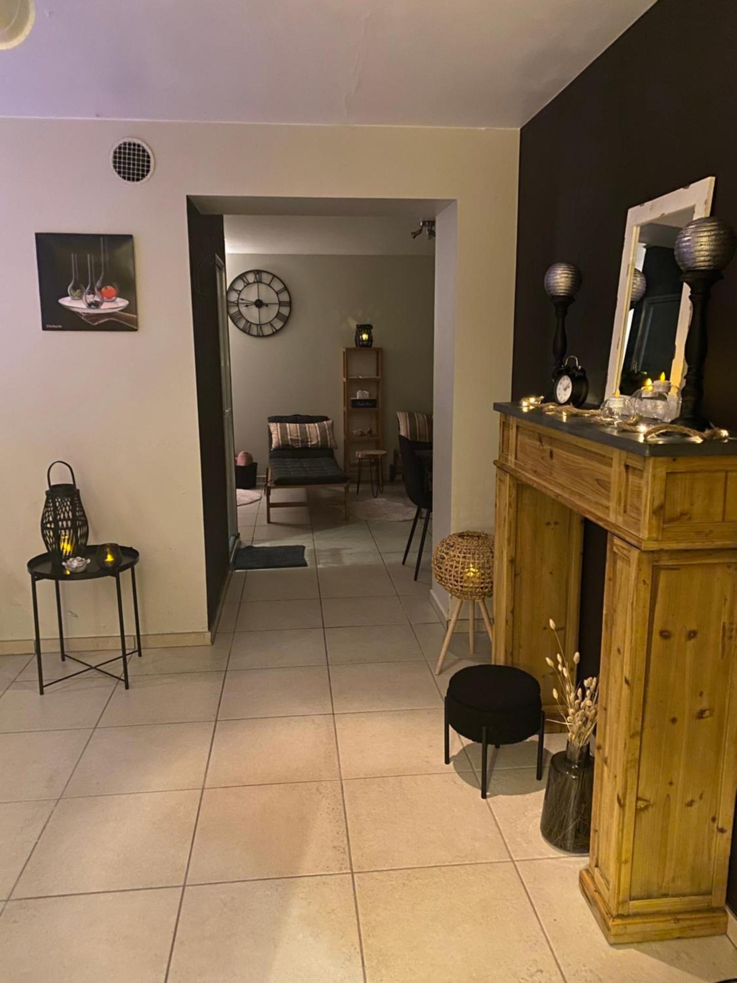 Le Petit Studio De L'Espace Bien Etre Libin Экстерьер фото